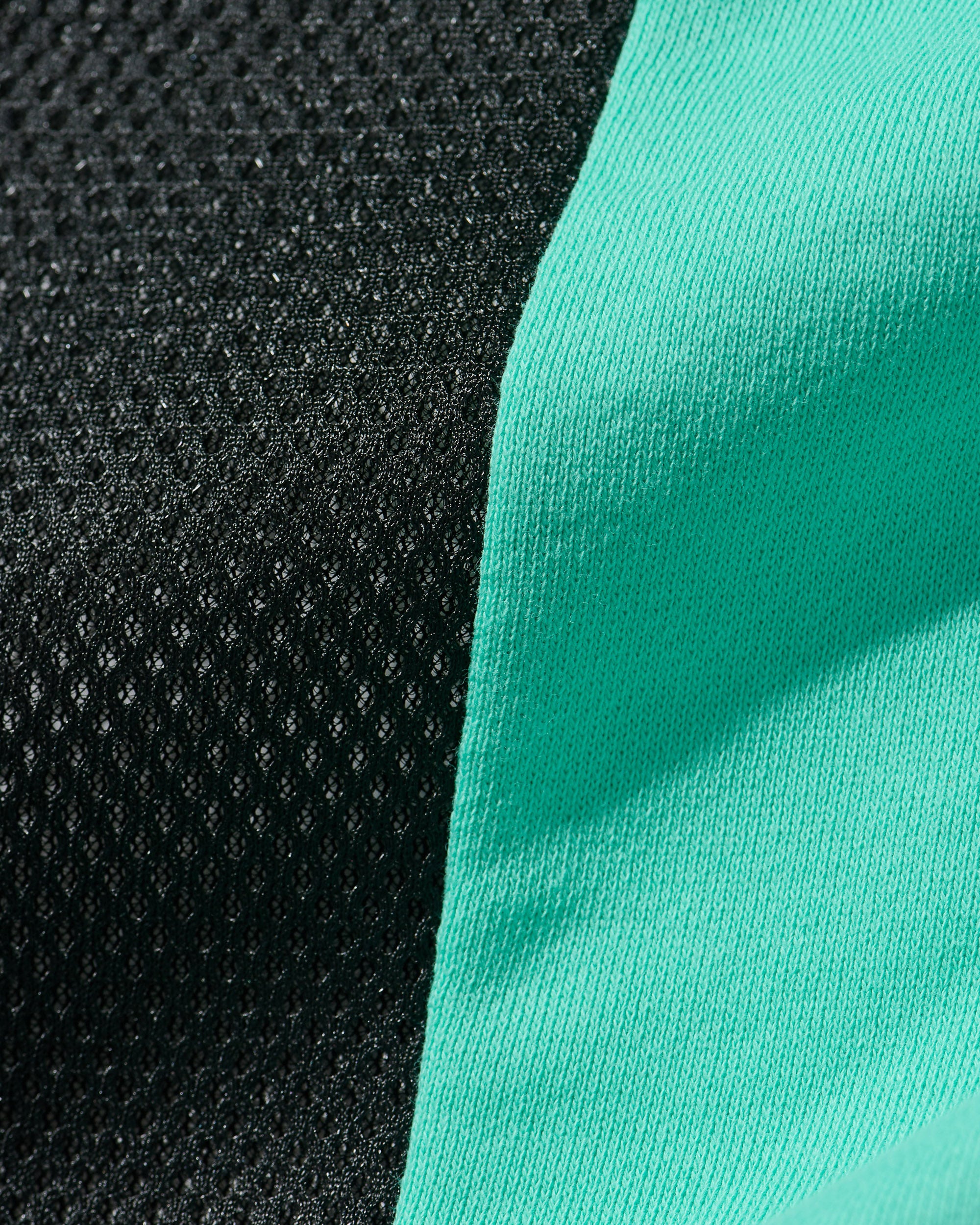 VENTILATED HI NECK SWEATS